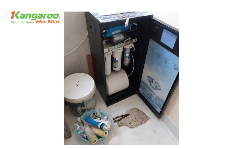 Bảo dưỡng và thay lõi lọc định kỳ để sử dụng máy lọc nước tiết kiệm nước