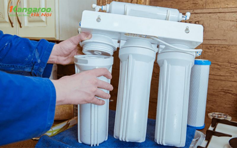 Màng RO mới lắp, chưa ổn định nguồn nước, khiến máy lọc nước không ra nước thải