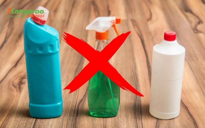 Không dùng các chất tẩy rửa để vệ sinh bên trong máy 